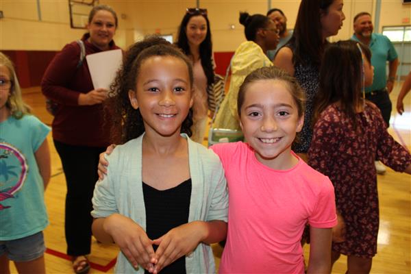  Two students at Grade 3 orientation